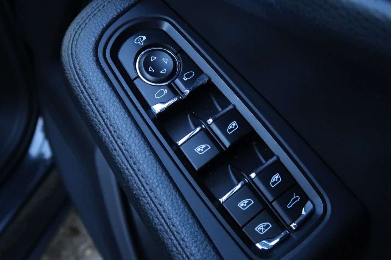 2017 PORSCHE MACAN 2017 PORSCHE MACAN