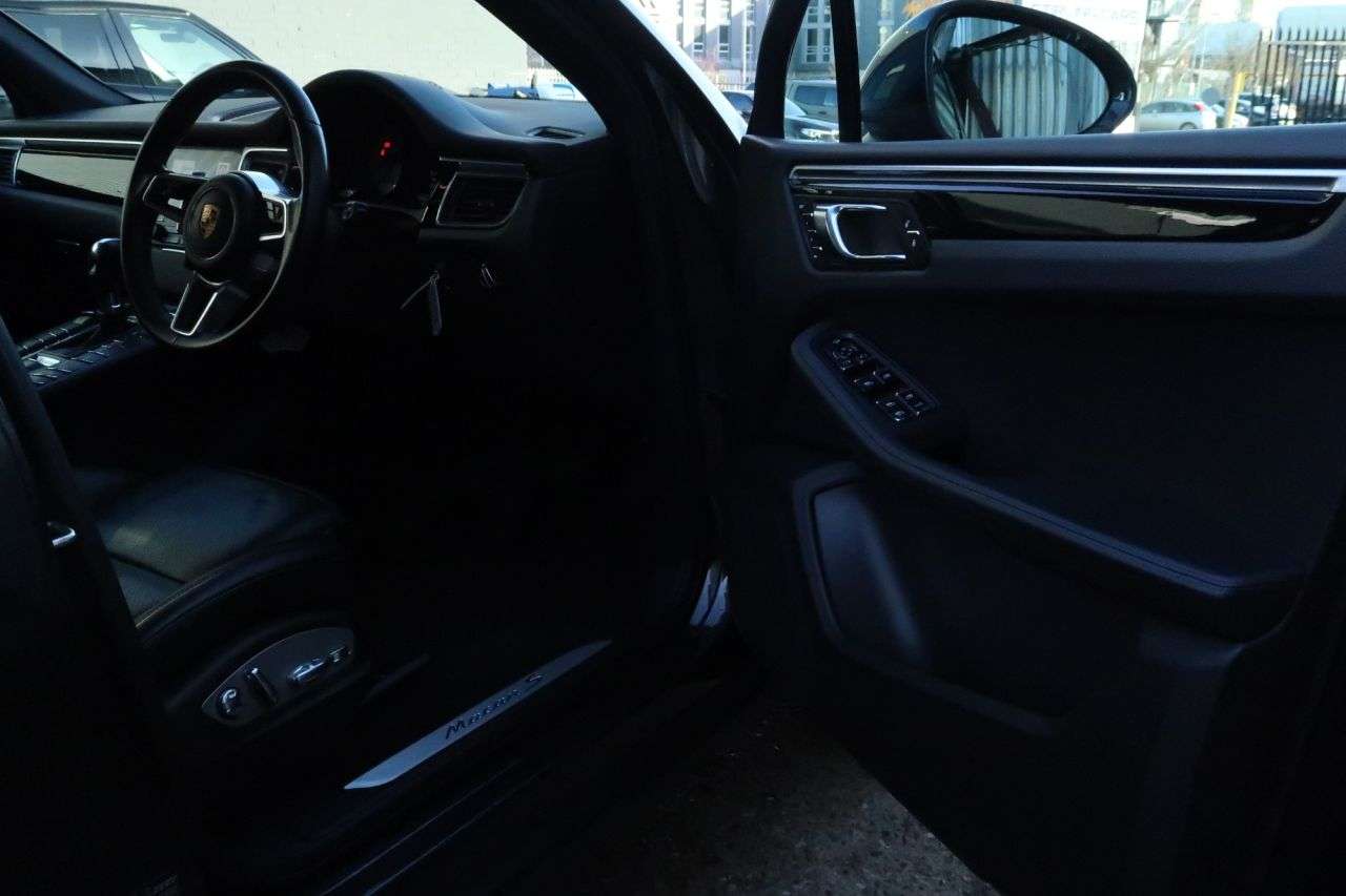 2017 PORSCHE MACAN 2017 PORSCHE MACAN