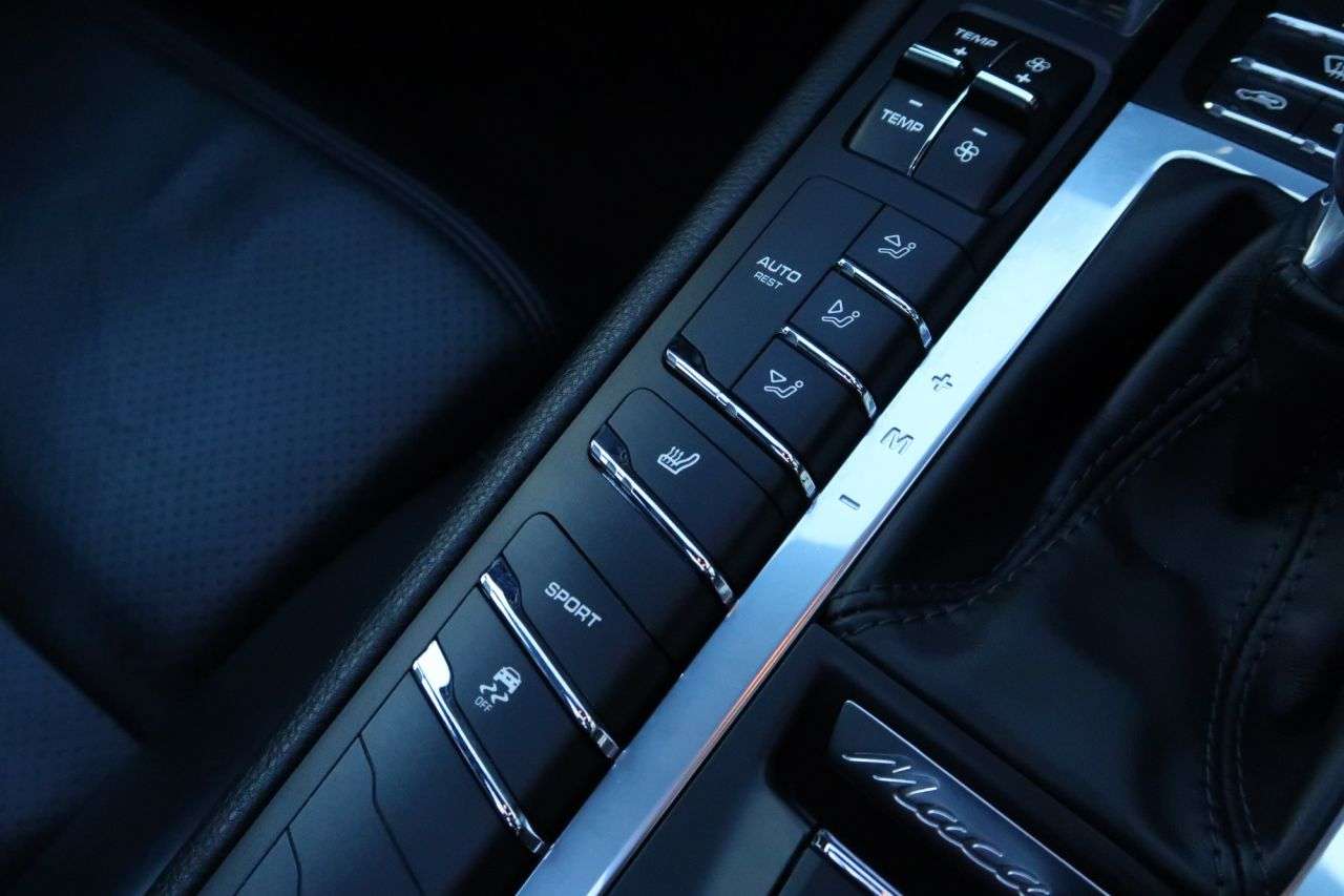 2017 PORSCHE MACAN 2017 PORSCHE MACAN