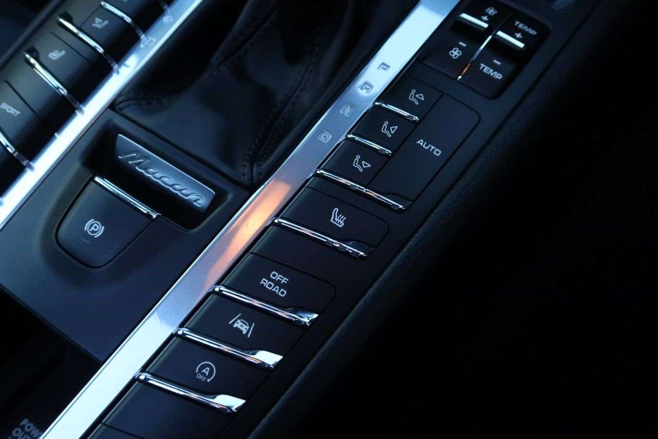 2017 PORSCHE MACAN 2017 PORSCHE MACAN