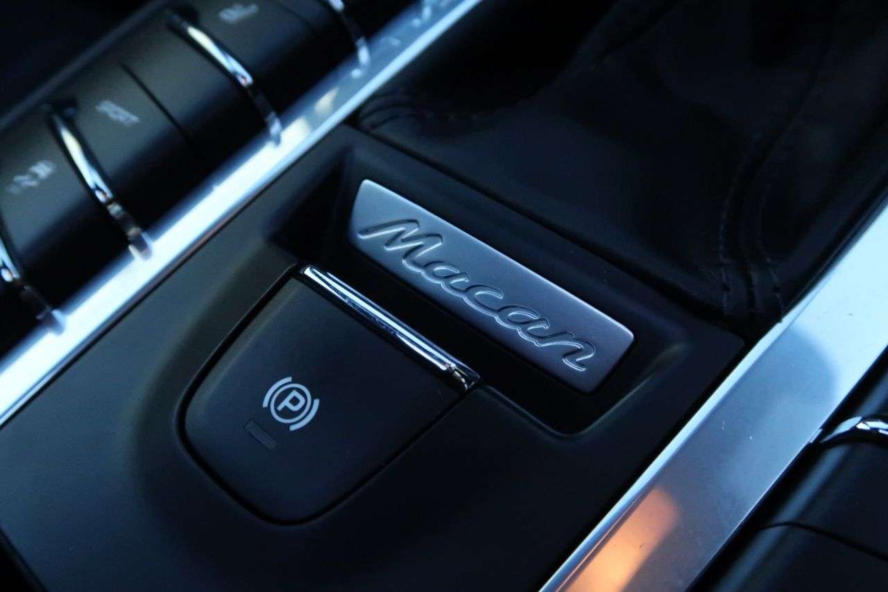 2017 PORSCHE MACAN 2017 PORSCHE MACAN