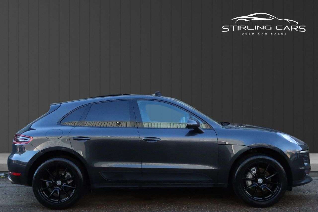 A 2017 PORSCHE MACAN 3.0 TD V6 S SUV 5dr Diesel PDK 4WD Euro 6 (s/s) (258 ps) FINANCE+WARRANTY+S A 2017 PORSCHE MACAN 3.0 TD V6 S SUV 5dr Diesel PDK 4WD Euro 6 (s/s) (258 ps) FINANCE+WARRANTY+S