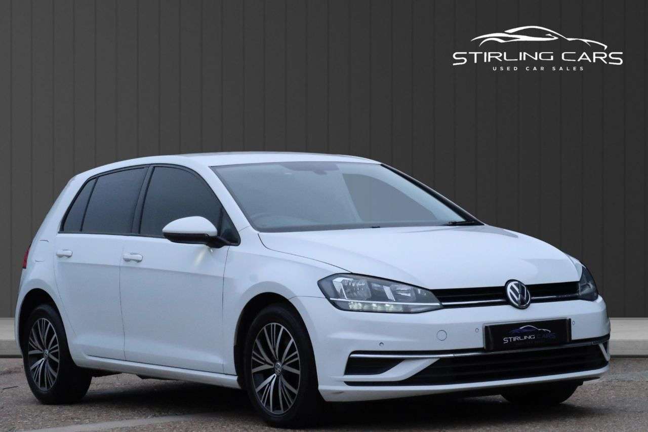 A 2017 VOLKSWAGEN GOLF 1.6 TDI BlueMotion Tech SE Hatchback 5dr Diesel DSG Euro 6 (s/s) (115 ps) F A 2017 VOLKSWAGEN GOLF 1.6 TDI BlueMotion Tech SE Hatchback 5dr Diesel DSG Euro 6 (s/s) (115 ps) F
