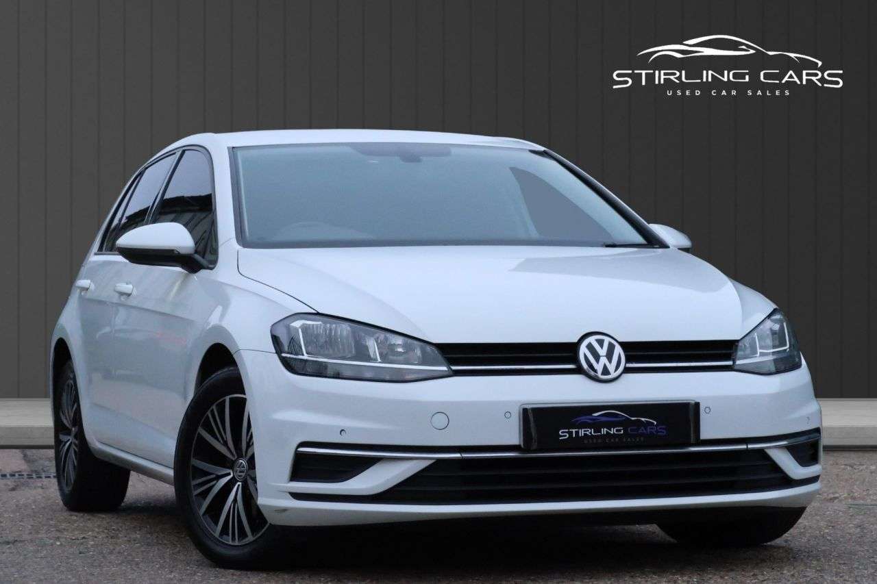A 2017 VOLKSWAGEN GOLF 1.6 TDI BlueMotion Tech SE Hatchback 5dr Diesel DSG Euro 6 (s/s) (115 ps) F A 2017 VOLKSWAGEN GOLF 1.6 TDI BlueMotion Tech SE Hatchback 5dr Diesel DSG Euro 6 (s/s) (115 ps) F