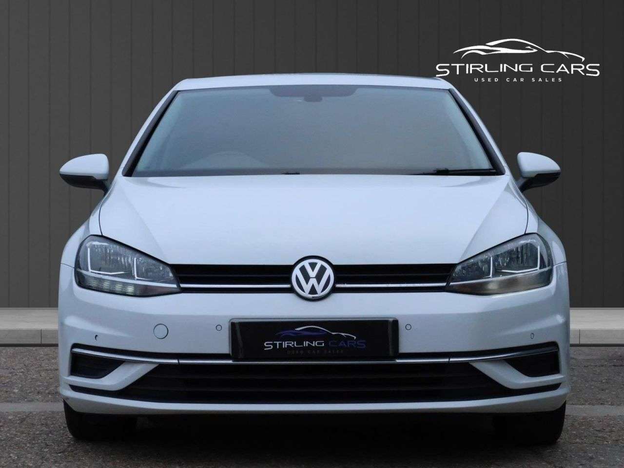 A 2017 VOLKSWAGEN GOLF 1.6 TDI BlueMotion Tech SE Hatchback 5dr Diesel DSG Euro 6 (s/s) (115 ps) F A 2017 VOLKSWAGEN GOLF 1.6 TDI BlueMotion Tech SE Hatchback 5dr Diesel DSG Euro 6 (s/s) (115 ps) F