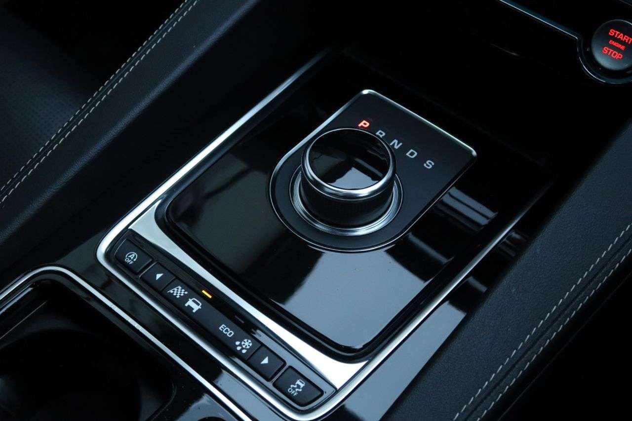 2018 JAGUAR F-PACE 2018 JAGUAR F-PACE