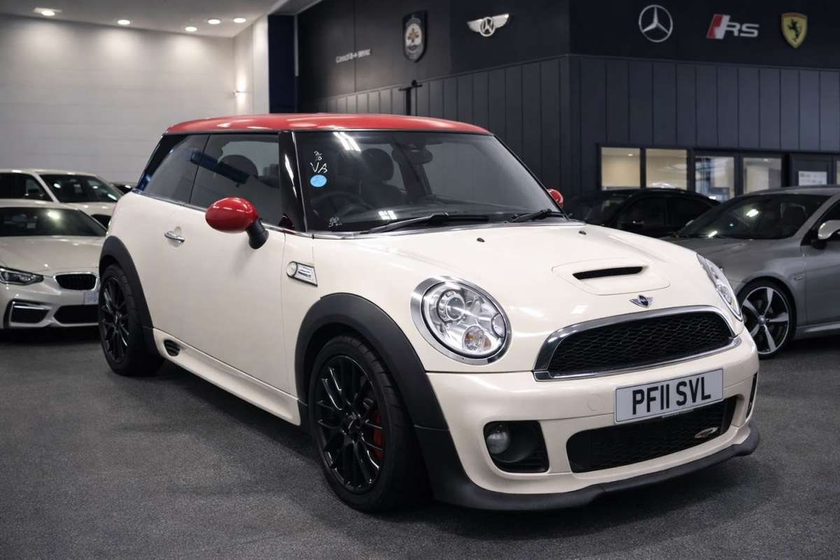 Check out this Mini Hatch 2011 Petrol Manual