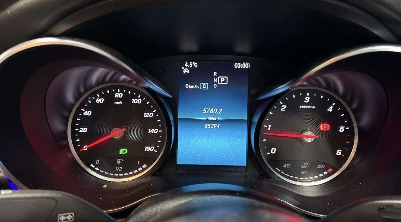 A 2019 MERCEDES-BENZ C-CLASS 2.0 C220d AMG Line (Premium) Saloon 4dr Diesel G-Tronic+ Euro 6 (s/s) (194 A 2019 MERCEDES-BENZ C-CLASS 2.0 C220d AMG Line (Premium) Saloon 4dr Diesel G-Tronic+ Euro 6 (s/s) (194