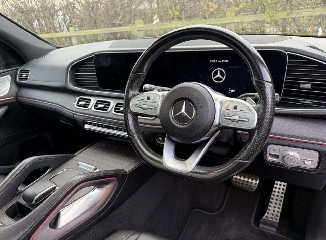 A 2019 MERCEDES-BENZ GLE 2.0 GLE300d AMG Line (Premium Plus) SUV 5dr Diesel G-Tronic 4MATIC Euro 6 ( A 2019 MERCEDES-BENZ GLE 2.0 GLE300d AMG Line (Premium Plus) SUV 5dr Diesel G-Tronic 4MATIC Euro 6 (