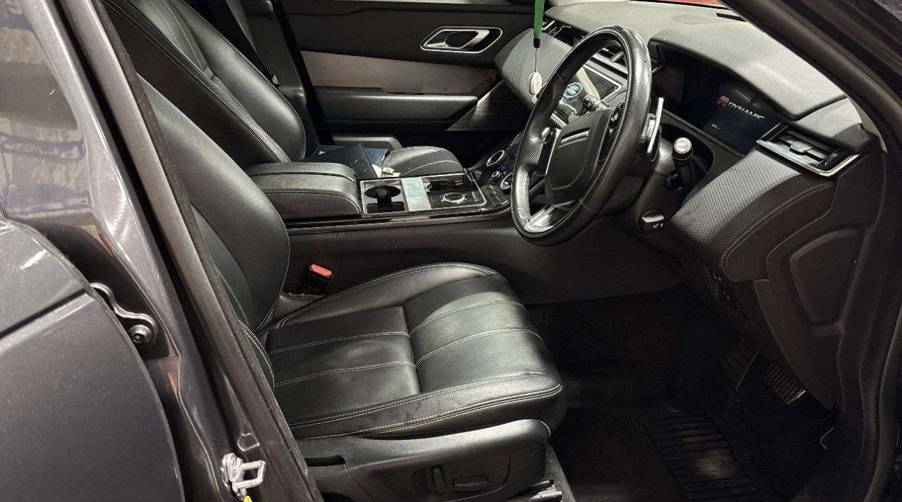 A 2017 LAND ROVER RANGE ROVER VELAR 2.0 D240 R-Dynamic SE SUV 5dr Diesel Auto 4WD Euro 6 (s/s) (240 ps) FINANCE A 2017 LAND ROVER RANGE ROVER VELAR 2.0 D240 R-Dynamic SE SUV 5dr Diesel Auto 4WD Euro 6 (s/s) (240 ps) FINANCE