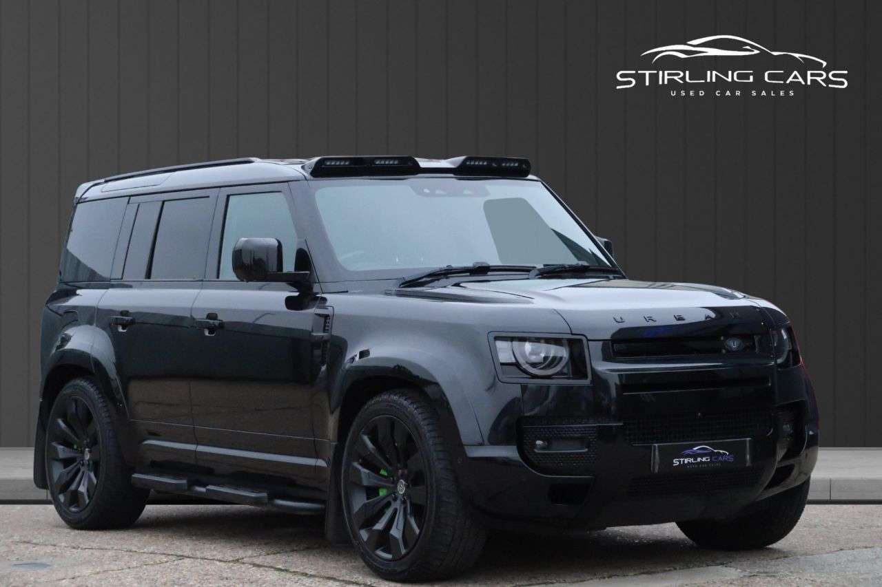 A 2022 LAND ROVER DEFENDER 3.0 D300 MHEV HSE Hard Top SUV 5dr Diesel Auto 4WD MWB Euro 6 (s/s) (300 ps A 2022 LAND ROVER DEFENDER 3.0 D300 MHEV HSE Hard Top SUV 5dr Diesel Auto 4WD MWB Euro 6 (s/s) (300 ps