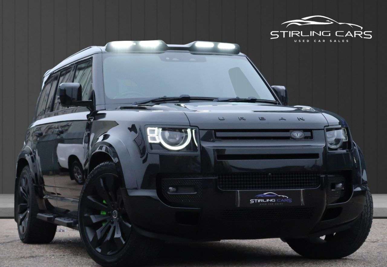 A 2022 LAND ROVER DEFENDER 3.0 D300 MHEV HSE Hard Top SUV 5dr Diesel Auto 4WD MWB Euro 6 (s/s) (300 ps A 2022 LAND ROVER DEFENDER 3.0 D300 MHEV HSE Hard Top SUV 5dr Diesel Auto 4WD MWB Euro 6 (s/s) (300 ps