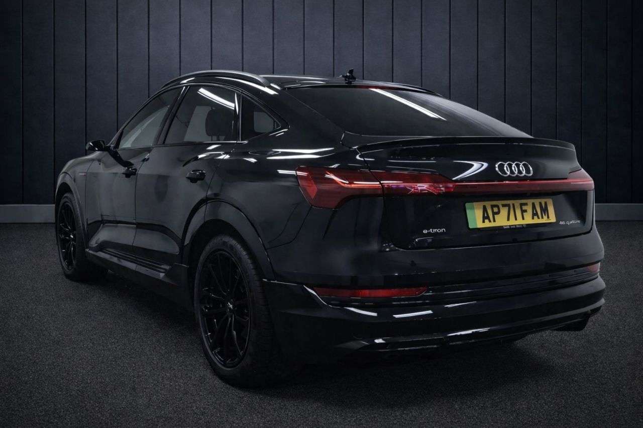A 2021 AUDI E-TRON 55 Black Edition Sportback 5dr Electric Auto quattro 95kWh (11kW Charger) ( A 2021 AUDI E-TRON 55 Black Edition Sportback 5dr Electric Auto quattro 95kWh (11kW Charger) (