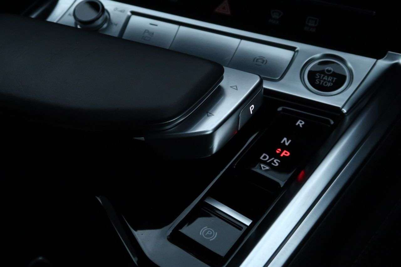 2021 AUDI E-TRON 2021 AUDI E-TRON