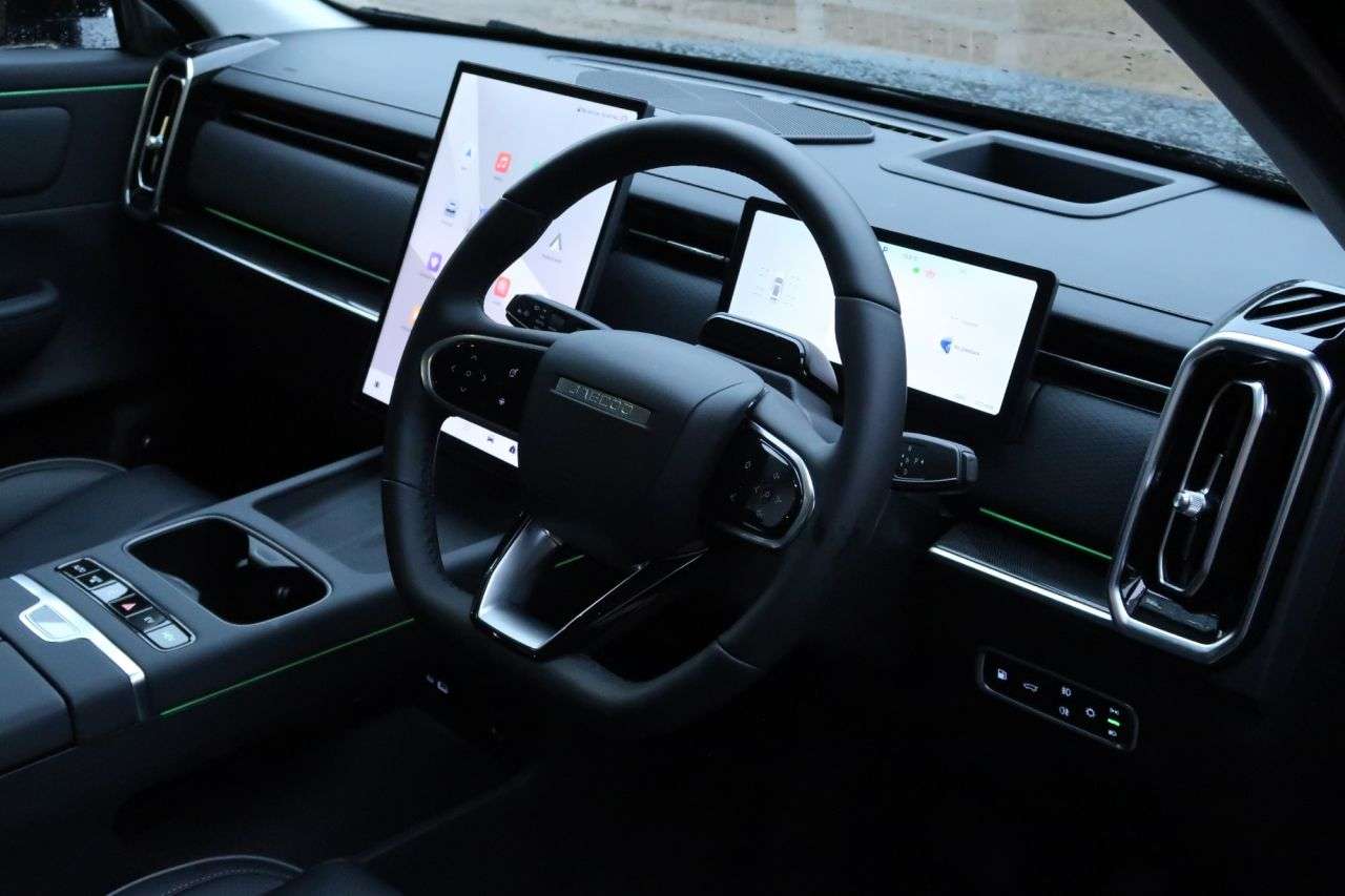 A 0 JAECOO 7 1.5T SHS 18.3kWh Luxury SUV 5dr Petrol Plug-in Hybrid Auto Euro 6 (s/s) (20 A 0 JAECOO 7 1.5T SHS 18.3kWh Luxury SUV 5dr Petrol Plug-in Hybrid Auto Euro 6 (s/s) (20