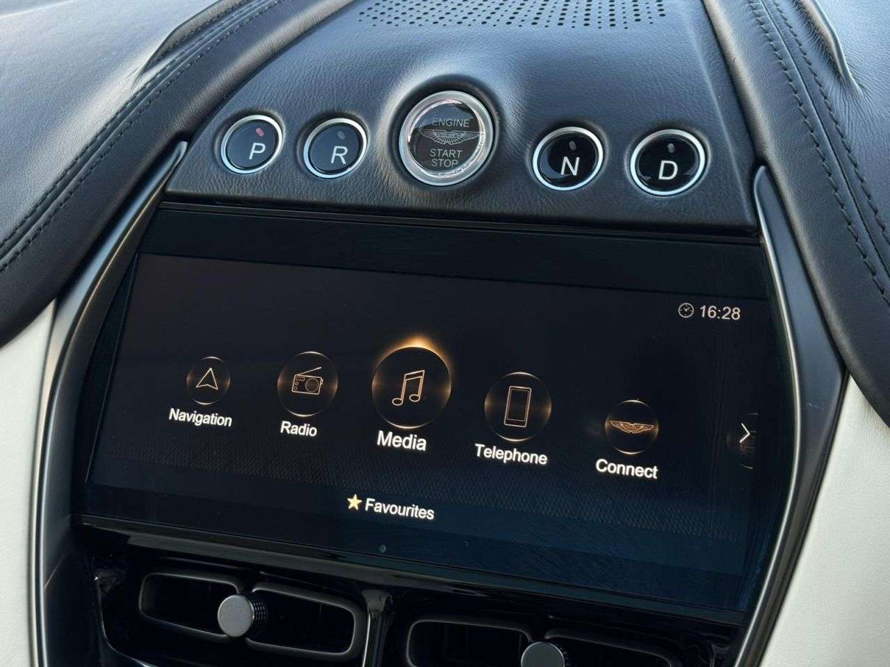 2022 ASTON MARTIN DBX 2022 ASTON MARTIN DBX