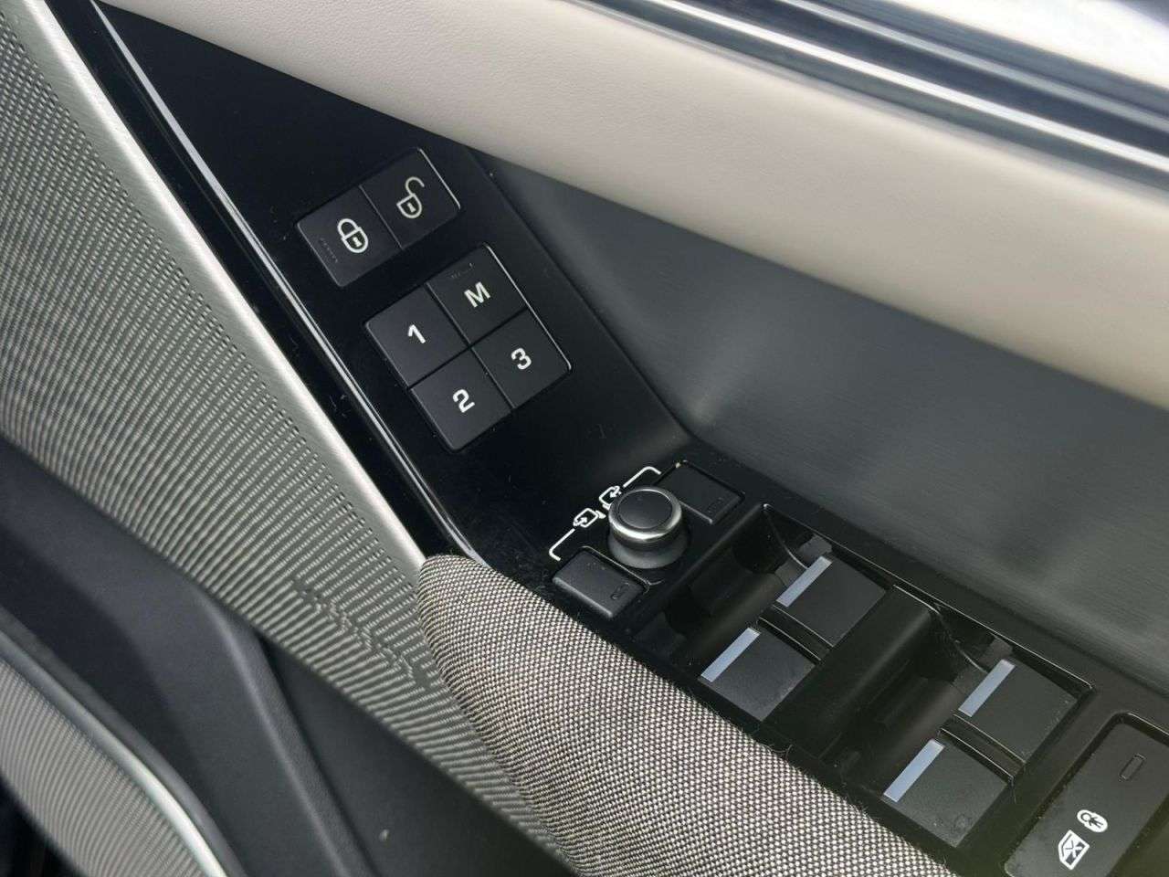 2018 LAND ROVER RANGE ROVER VELAR 2018 LAND ROVER RANGE ROVER VELAR