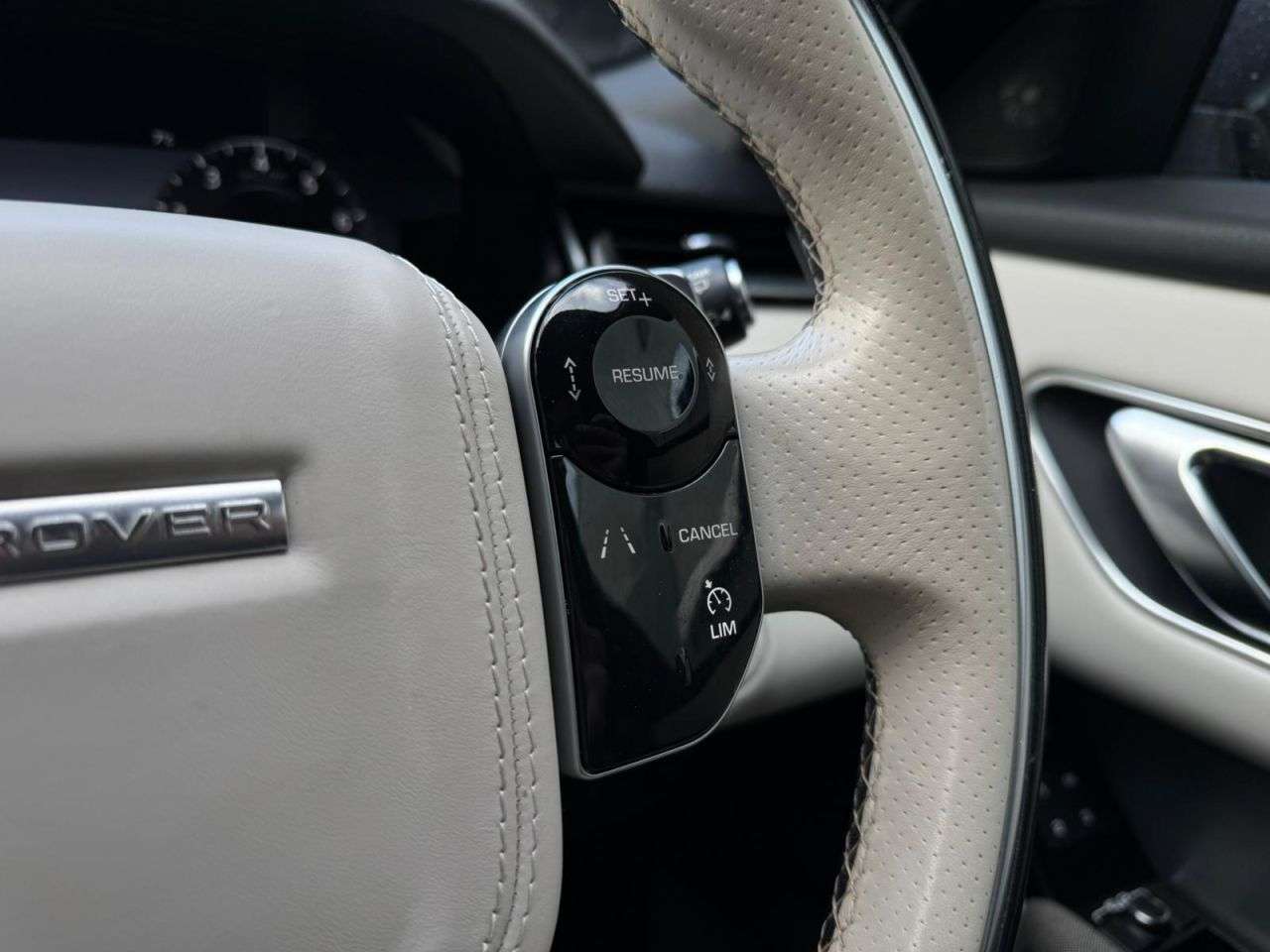 2018 LAND ROVER RANGE ROVER VELAR 2018 LAND ROVER RANGE ROVER VELAR