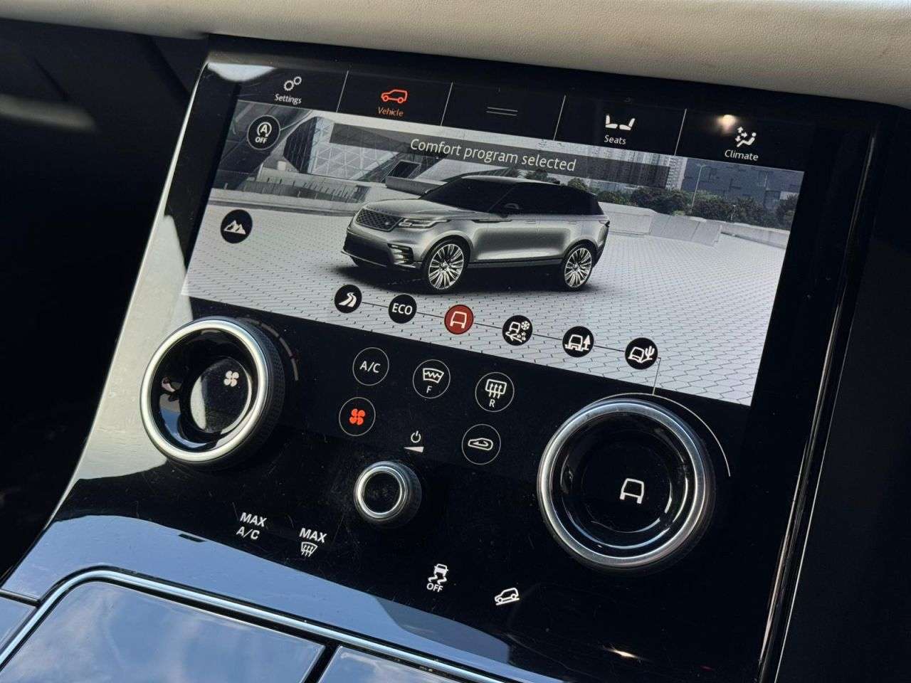 2018 LAND ROVER RANGE ROVER VELAR 2018 LAND ROVER RANGE ROVER VELAR