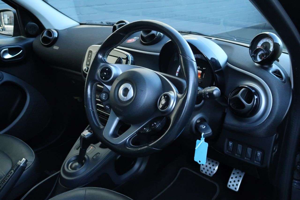 A 2017 SMART FORFOUR 0.9T BRABUS Sport (Premium Plus) Hatchback 5dr Petrol Twinamic Euro 6 (s/s) A 2017 SMART FORFOUR 0.9T BRABUS Sport (Premium Plus) Hatchback 5dr Petrol Twinamic Euro 6 (s/s)