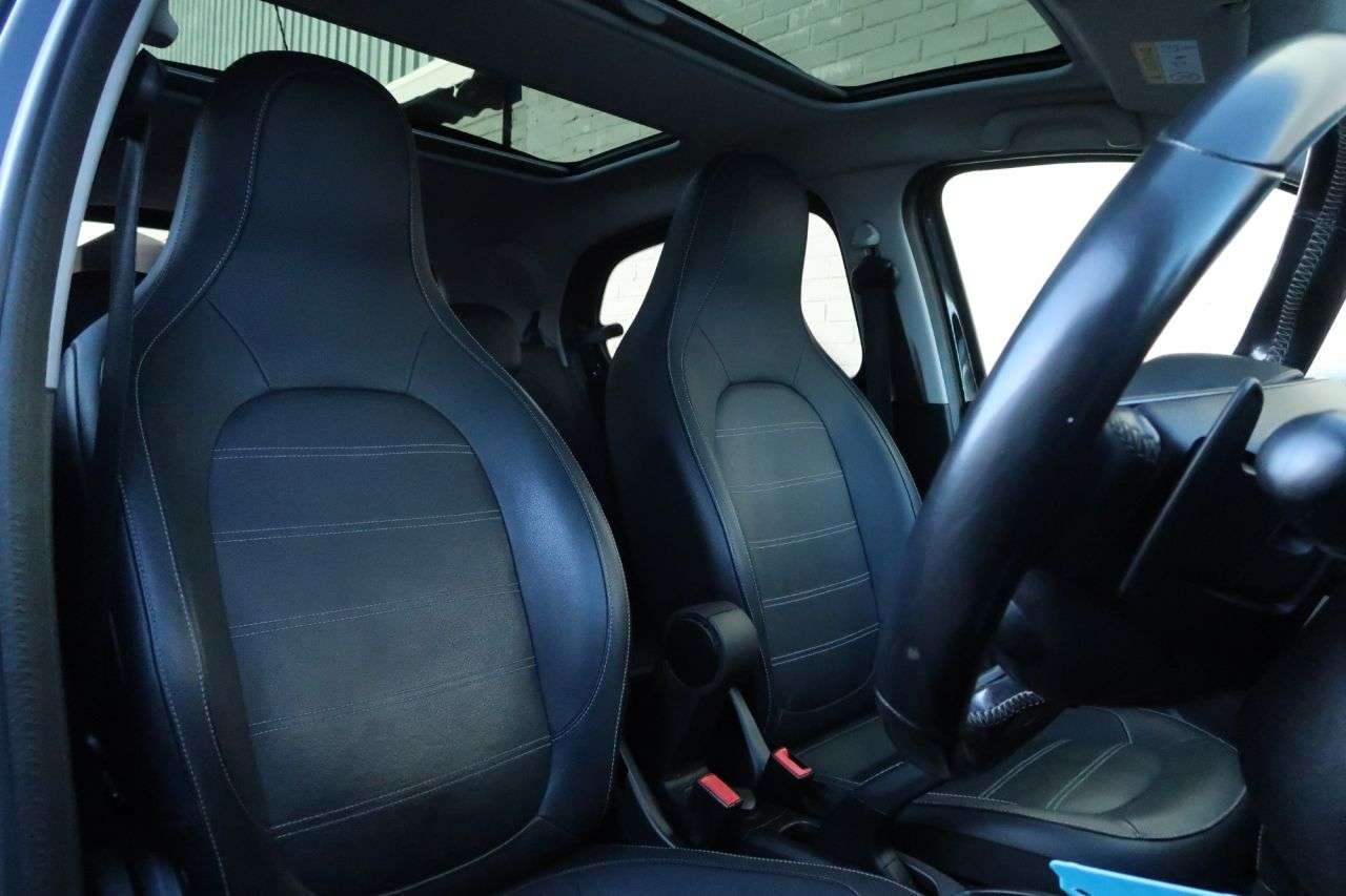 A 2017 SMART FORFOUR 0.9T BRABUS Sport (Premium Plus) Hatchback 5dr Petrol Twinamic Euro 6 (s/s) A 2017 SMART FORFOUR 0.9T BRABUS Sport (Premium Plus) Hatchback 5dr Petrol Twinamic Euro 6 (s/s)