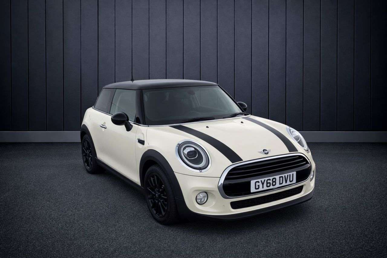 A 2018 MINI HATCH 1.5 Cooper Hatchback 3dr Petrol Manual Euro 6 (s/s) (136 ps) FINANCE+WARRAN A 2018 MINI HATCH 1.5 Cooper Hatchback 3dr Petrol Manual Euro 6 (s/s) (136 ps) FINANCE+WARRAN