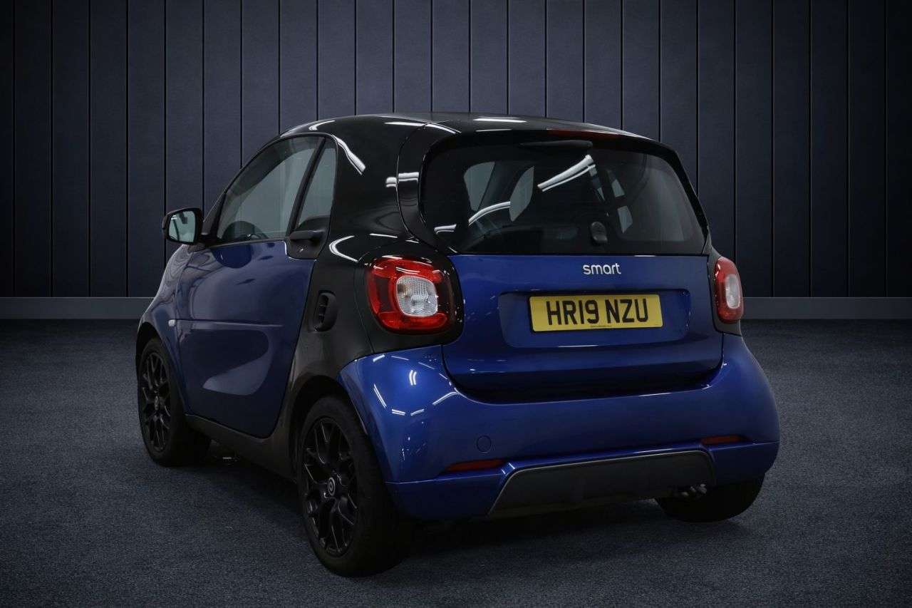 A 2019 SMART FORTWO 0.9T Urbanshadow Coupe 2dr Petrol Twinamic Euro 6 (s/s) (90 ps) FINANCE+WAR A 2019 SMART FORTWO 0.9T Urbanshadow Coupe 2dr Petrol Twinamic Euro 6 (s/s) (90 ps) FINANCE+WAR