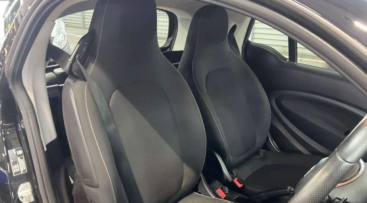 A 2019 SMART FORTWO 0.9T Urbanshadow Coupe 2dr Petrol Twinamic Euro 6 (s/s) (90 ps) FINANCE+WAR A 2019 SMART FORTWO 0.9T Urbanshadow Coupe 2dr Petrol Twinamic Euro 6 (s/s) (90 ps) FINANCE+WAR