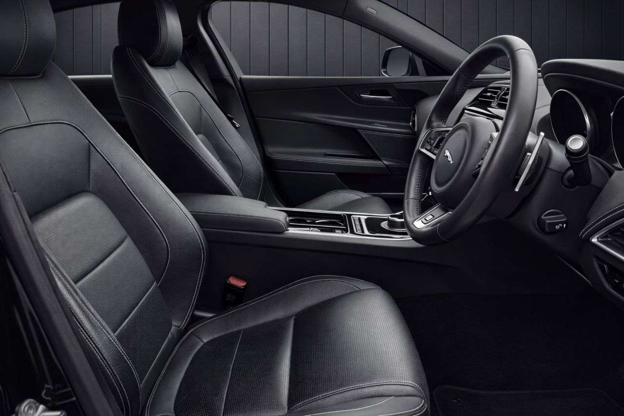 A 2018 JAGUAR XE 2.0i R-Sport Saloon 4dr Petrol Auto Euro 6 (s/s) (200 ps) FINANCE+WARRANTY+ A 2018 JAGUAR XE 2.0i R-Sport Saloon 4dr Petrol Auto Euro 6 (s/s) (200 ps) FINANCE+WARRANTY+