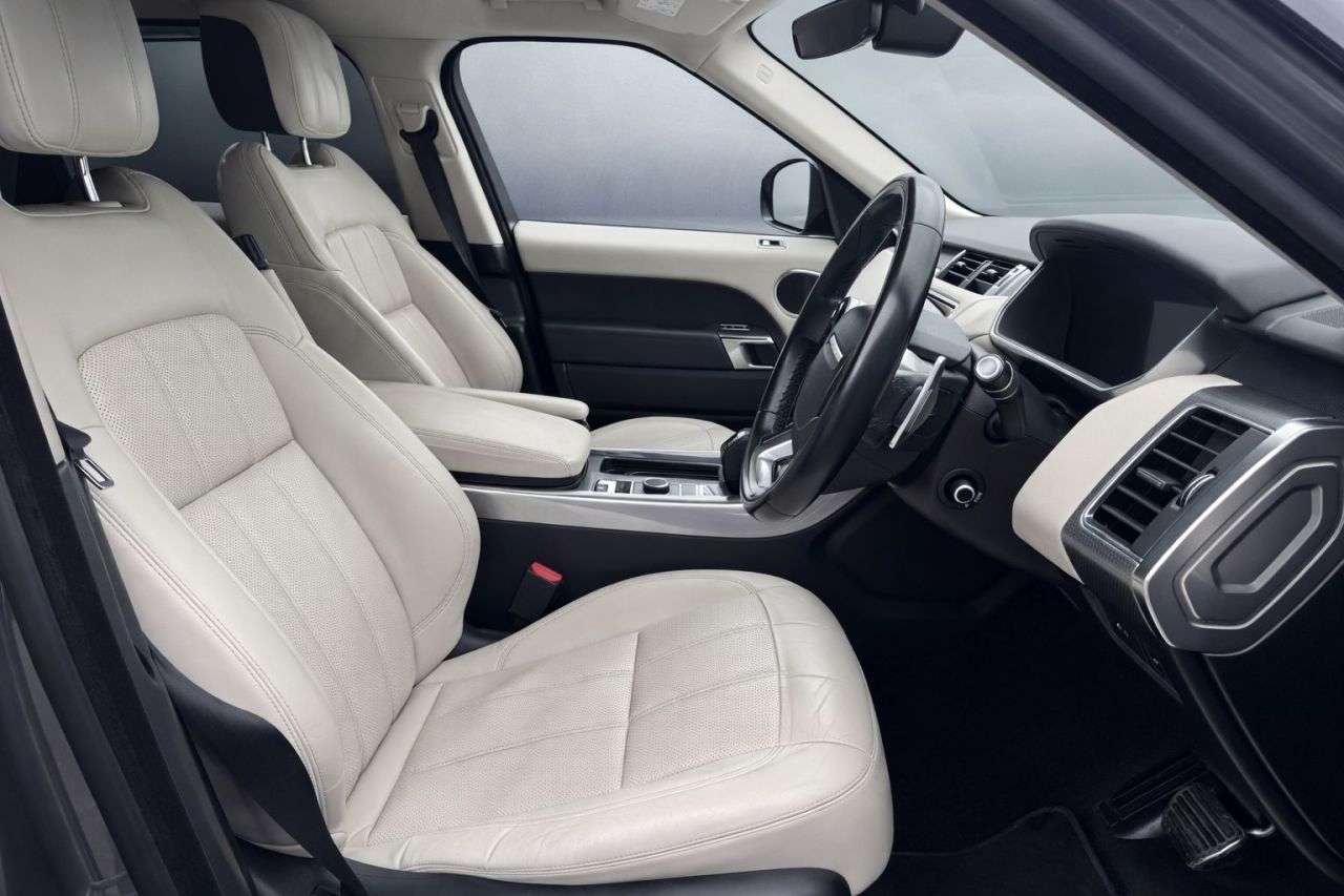 A 2019 LAND ROVER RANGE ROVER SPORT 3.0 SD V6 HSE Dynamic SUV 5dr Diesel Auto 4WD Euro 6 (s/s) (306 ps) FINANCE A 2019 LAND ROVER RANGE ROVER SPORT 3.0 SD V6 HSE Dynamic SUV 5dr Diesel Auto 4WD Euro 6 (s/s) (306 ps) FINANCE