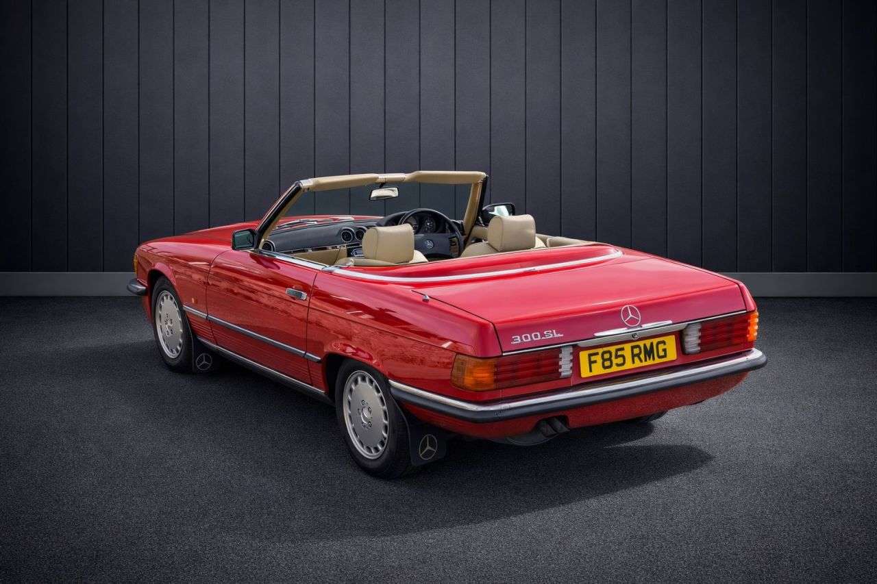 A 1988 MERCEDES-BENZ SL 3.0L 2d AUTO 188 BHP FINANCE+WARRANTY+SERVICE A 1988 MERCEDES-BENZ SL 3.0L 2d AUTO 188 BHP FINANCE+WARRANTY+SERVICE
