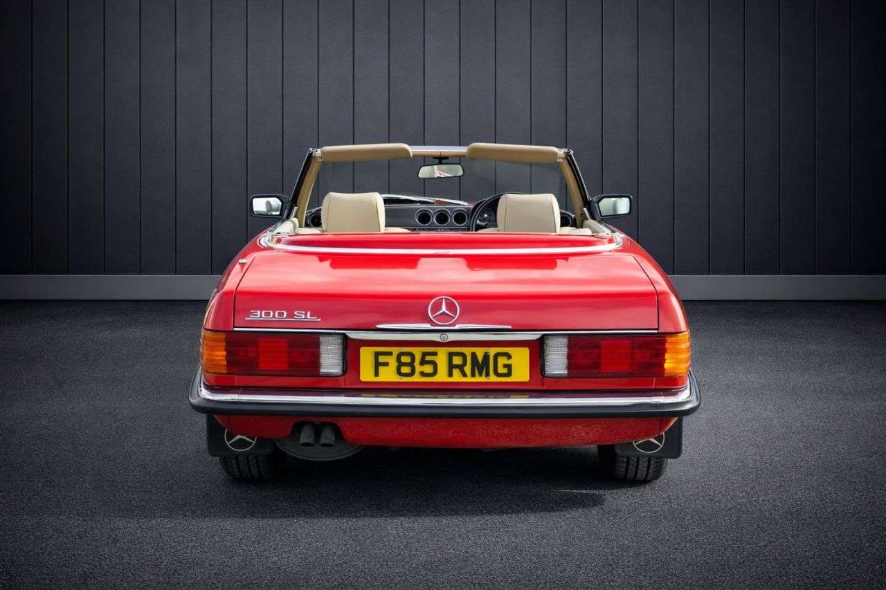 A 1988 MERCEDES-BENZ SL 3.0L 2d AUTO 188 BHP FINANCE+WARRANTY+SERVICE A 1988 MERCEDES-BENZ SL 3.0L 2d AUTO 188 BHP FINANCE+WARRANTY+SERVICE