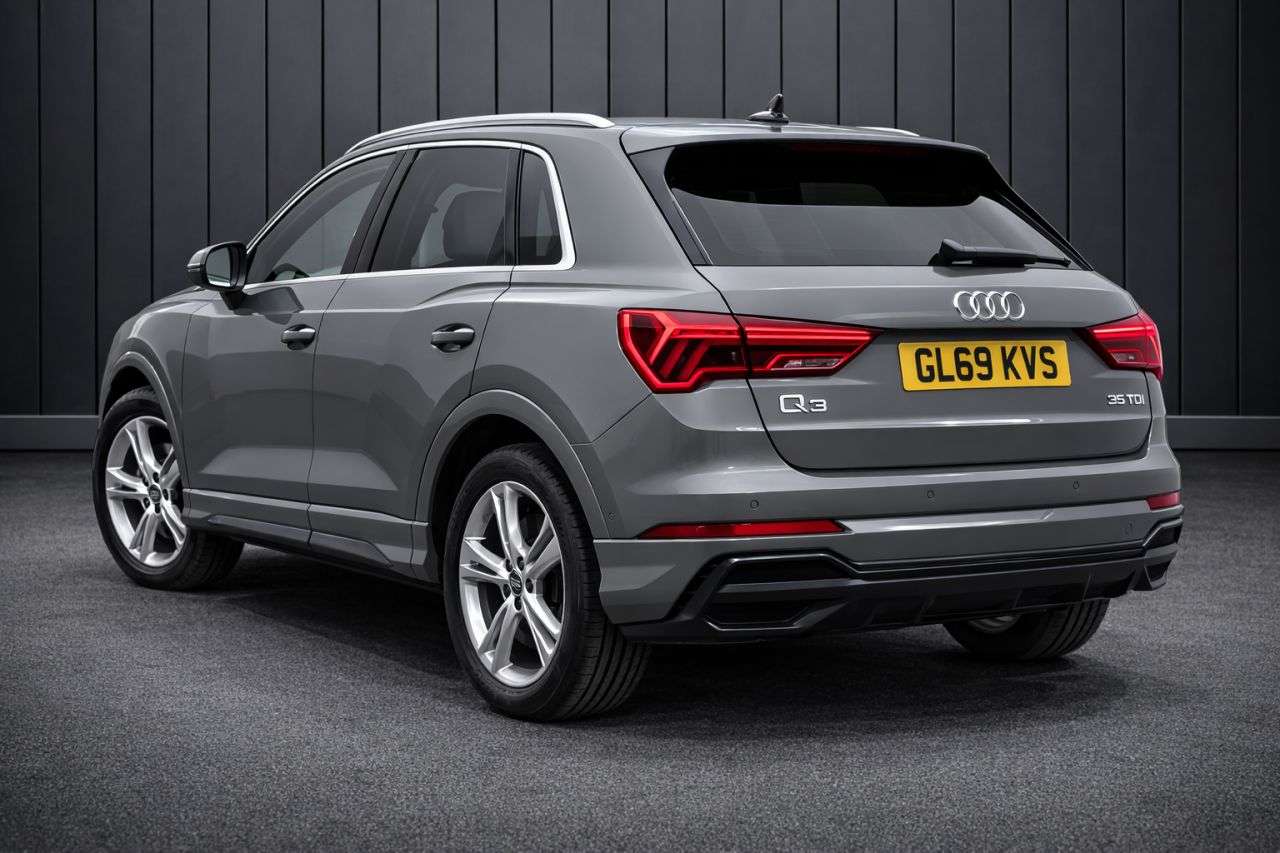 A 2019 AUDI Q3 2.0 TDI 35 S line SUV 5dr Diesel S Tronic Euro 6 (s/s) (150 ps) FINANCE+WAR A 2019 AUDI Q3 2.0 TDI 35 S line SUV 5dr Diesel S Tronic Euro 6 (s/s) (150 ps) FINANCE+WAR