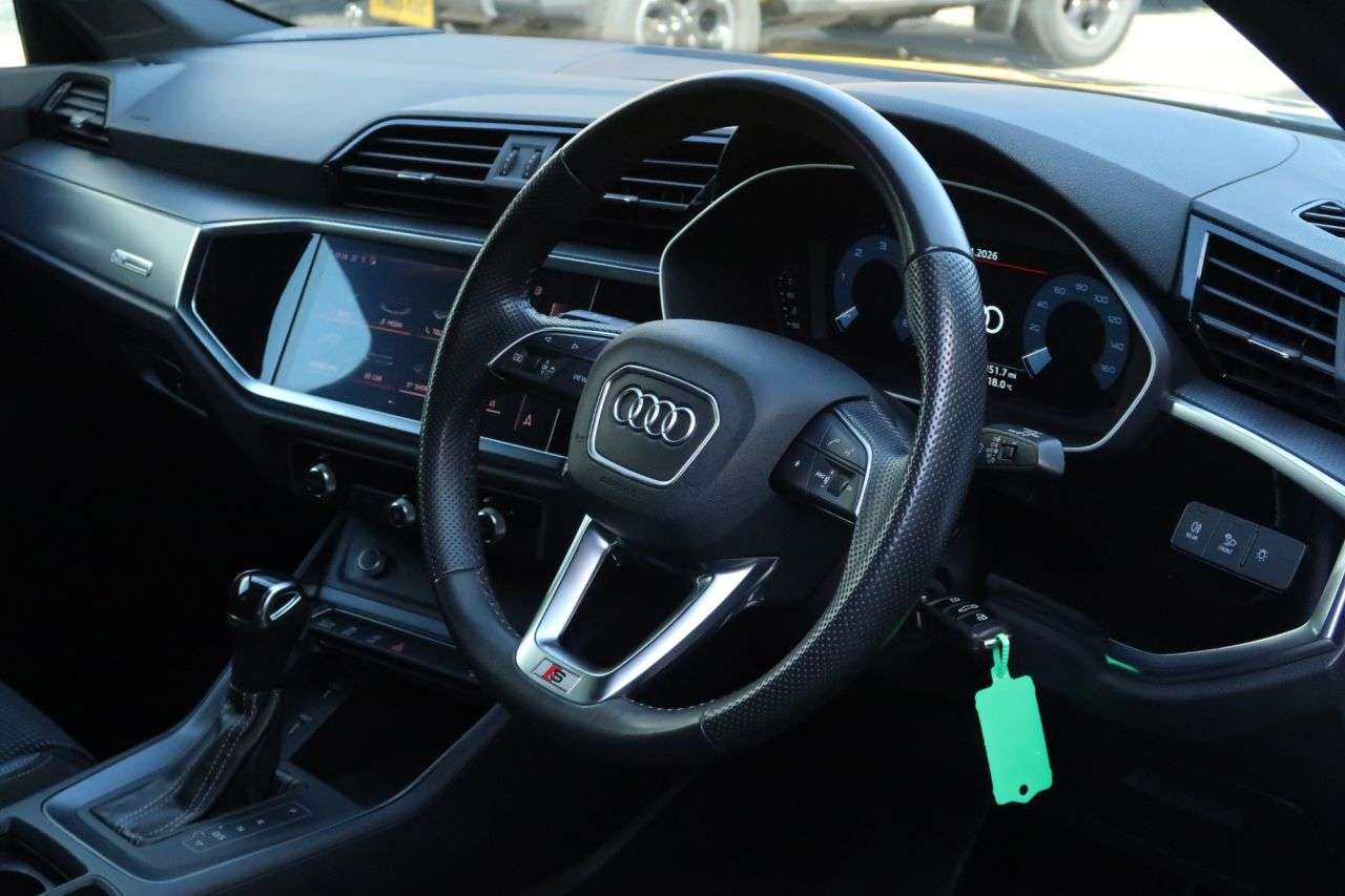 A 2019 AUDI Q3 2.0 TDI 35 S line SUV 5dr Diesel S Tronic Euro 6 (s/s) (150 ps) FINANCE+WAR A 2019 AUDI Q3 2.0 TDI 35 S line SUV 5dr Diesel S Tronic Euro 6 (s/s) (150 ps) FINANCE+WAR