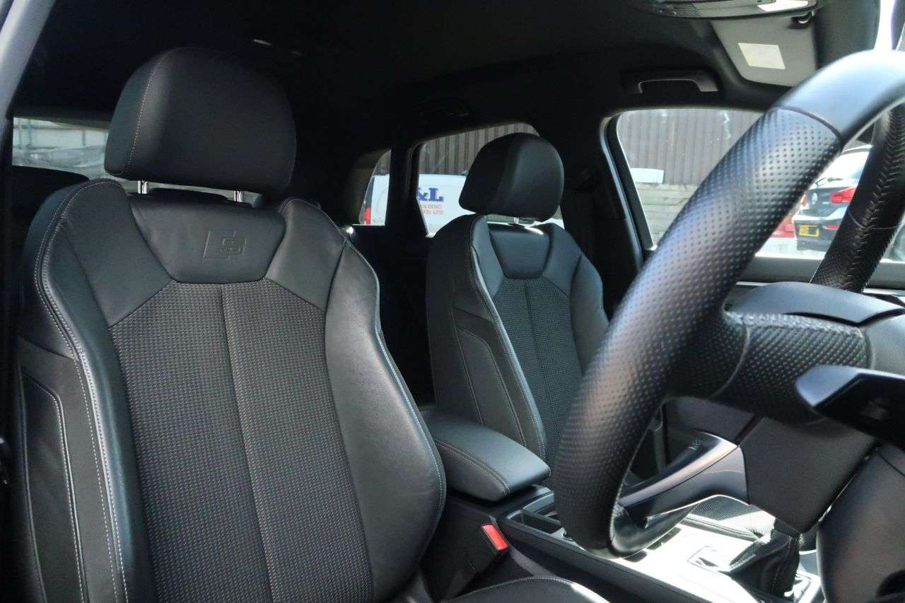 A 2019 AUDI Q3 2.0 TDI 35 S line SUV 5dr Diesel S Tronic Euro 6 (s/s) (150 ps) FINANCE+WAR A 2019 AUDI Q3 2.0 TDI 35 S line SUV 5dr Diesel S Tronic Euro 6 (s/s) (150 ps) FINANCE+WAR