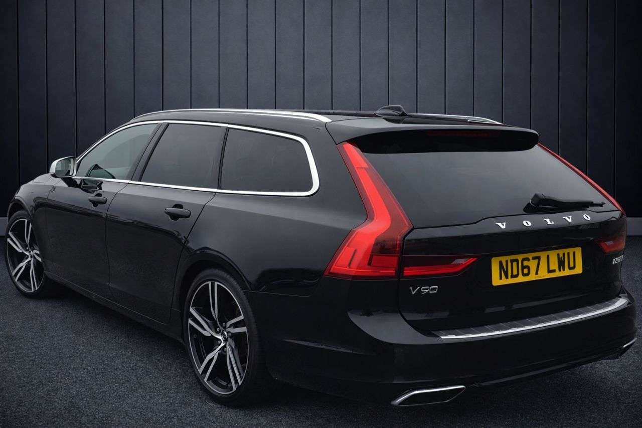 A 2017 VOLVO V90 2.0 D5 PowerPulse R-Design Estate 5dr Diesel Auto AWD Euro 6 (s/s) (235 ps) A 2017 VOLVO V90 2.0 D5 PowerPulse R-Design Estate 5dr Diesel Auto AWD Euro 6 (s/s) (235 ps)