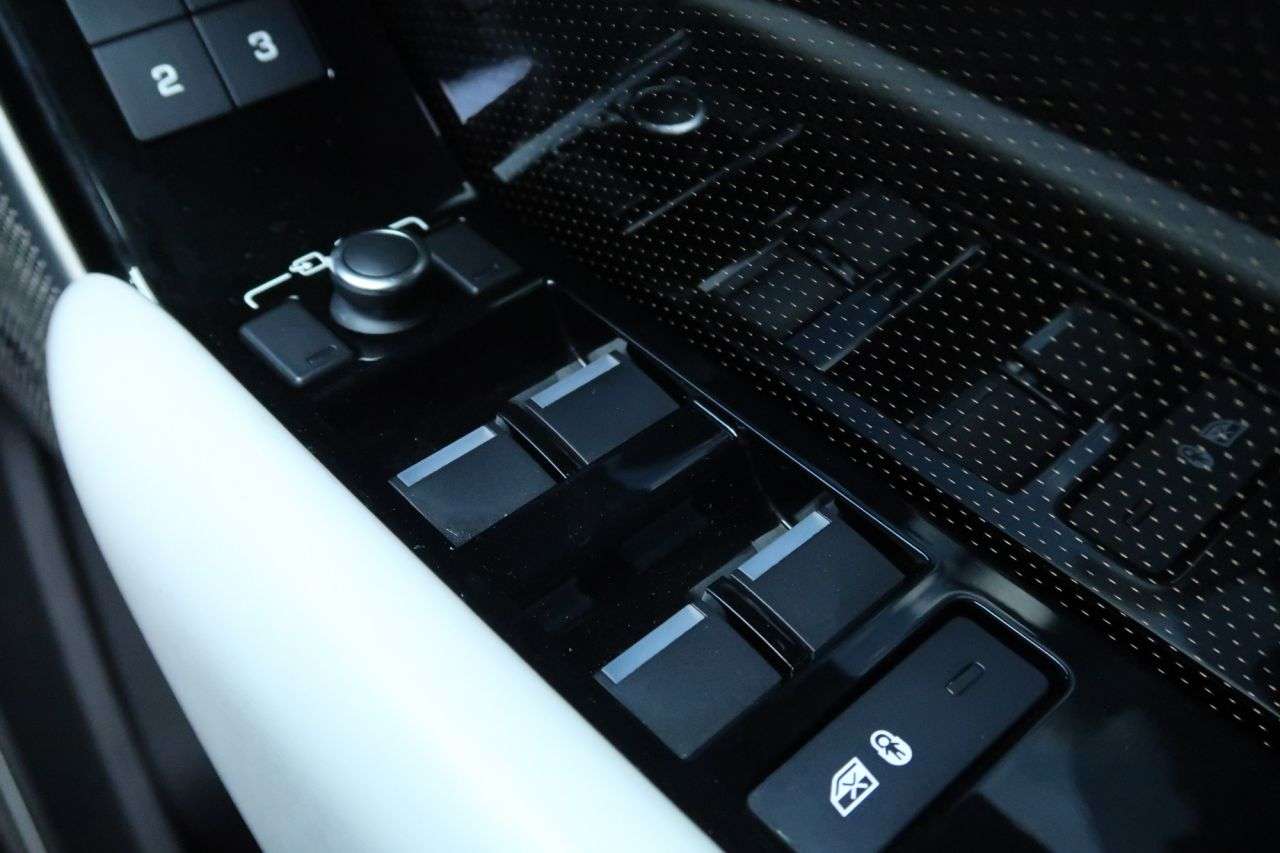 2017 LAND ROVER RANGE ROVER VELAR 2017 LAND ROVER RANGE ROVER VELAR