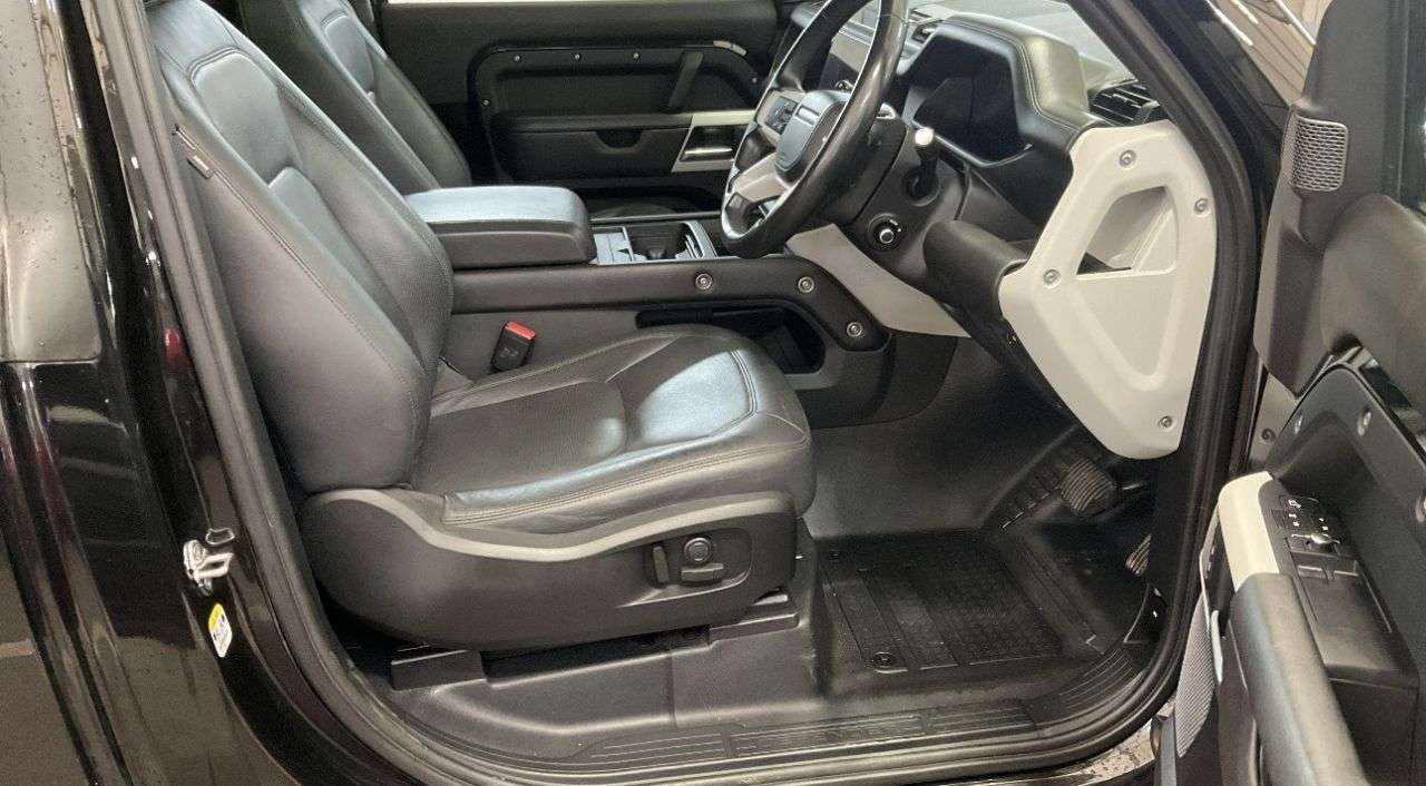 A 2022 LAND ROVER DEFENDER 3.0 D250 MHEV HSE SUV 3dr Diesel Auto 4WD Euro 6 (s/s) (250 ps) FINANCE+WAR A 2022 LAND ROVER DEFENDER 3.0 D250 MHEV HSE SUV 3dr Diesel Auto 4WD Euro 6 (s/s) (250 ps) FINANCE+WAR