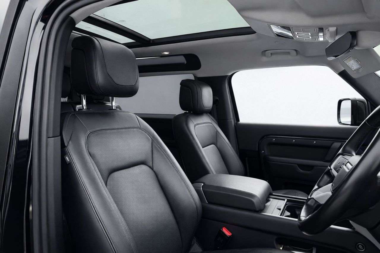 A 2022 LAND ROVER DEFENDER 3.0 D250 MHEV HSE SUV 3dr Diesel Auto 4WD Euro 6 (s/s) (250 ps) FINANCE+WAR A 2022 LAND ROVER DEFENDER 3.0 D250 MHEV HSE SUV 3dr Diesel Auto 4WD Euro 6 (s/s) (250 ps) FINANCE+WAR