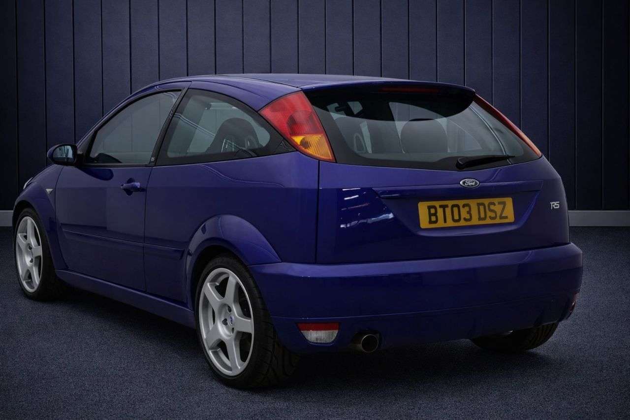 A 2003 FORD FOCUS 2.0 RS Hatchback 3dr Petrol Manual (237 g/km, 213 bhp) FINANCE+WARRANTY+SER A 2003 FORD FOCUS 2.0 RS Hatchback 3dr Petrol Manual (237 g/km, 213 bhp) FINANCE+WARRANTY+SER