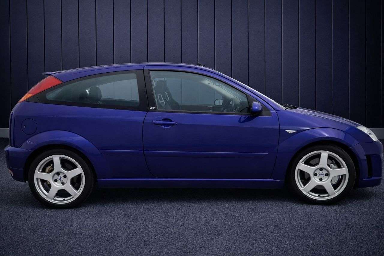 A 2003 FORD FOCUS 2.0 RS Hatchback 3dr Petrol Manual (237 g/km, 213 bhp) FINANCE+WARRANTY+SER A 2003 FORD FOCUS 2.0 RS Hatchback 3dr Petrol Manual (237 g/km, 213 bhp) FINANCE+WARRANTY+SER