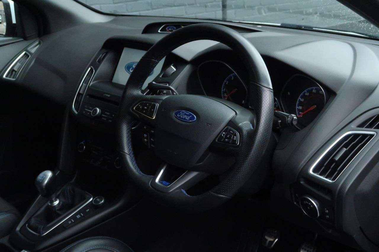 A 2016 FORD FOCUS 2.3T EcoBoost RS Hatchback 5dr Petrol Manual AWD Euro 6 (s/s) (350 ps) FINA A 2016 FORD FOCUS 2.3T EcoBoost RS Hatchback 5dr Petrol Manual AWD Euro 6 (s/s) (350 ps) FINA