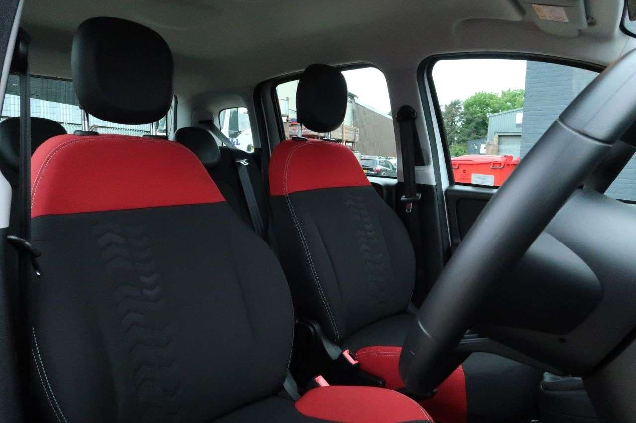 A 2021 FIAT PANDA 1.0 MHEV Easy Hatchback 5dr Petrol Manual Euro 6 (s/s) (70 bhp) CAT S WARRA A 2021 FIAT PANDA 1.0 MHEV Easy Hatchback 5dr Petrol Manual Euro 6 (s/s) (70 bhp) CAT S WARRA