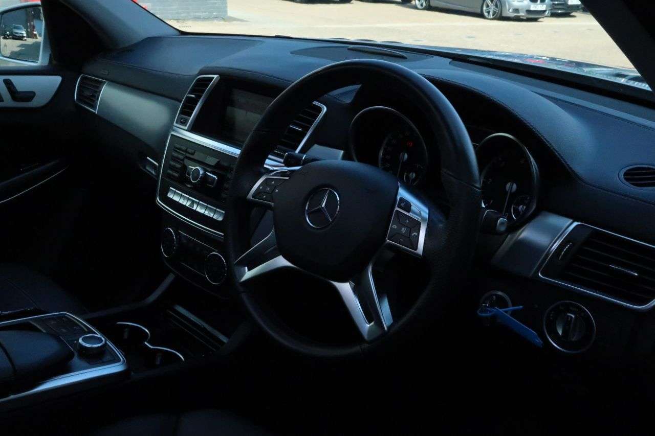 A 2014 MERCEDES-BENZ GL CLASS 3.0 GL350 V6 BlueTEC AMG Sport SUV 5dr Diesel G-Tronic+ 4WD Euro 6 (s/s) (2 A 2014 MERCEDES-BENZ GL CLASS 3.0 GL350 V6 BlueTEC AMG Sport SUV 5dr Diesel G-Tronic+ 4WD Euro 6 (s/s) (2