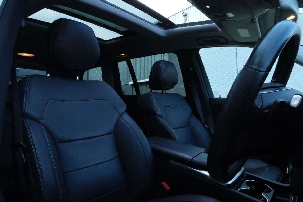 A 2014 MERCEDES-BENZ GL CLASS 3.0 GL350 V6 BlueTEC AMG Sport SUV 5dr Diesel G-Tronic+ 4WD Euro 6 (s/s) (2 A 2014 MERCEDES-BENZ GL CLASS 3.0 GL350 V6 BlueTEC AMG Sport SUV 5dr Diesel G-Tronic+ 4WD Euro 6 (s/s) (2