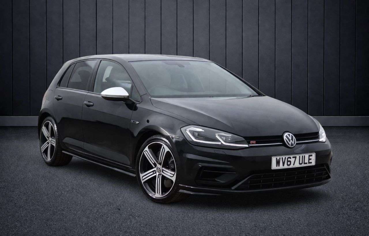 A 2017 VOLKSWAGEN GOLF 2.0 TSI BlueMotion Tech R Hatchback 5dr Petrol DSG 4Motion Euro 6 (s/s) (31 A 2017 VOLKSWAGEN GOLF 2.0 TSI BlueMotion Tech R Hatchback 5dr Petrol DSG 4Motion Euro 6 (s/s) (31