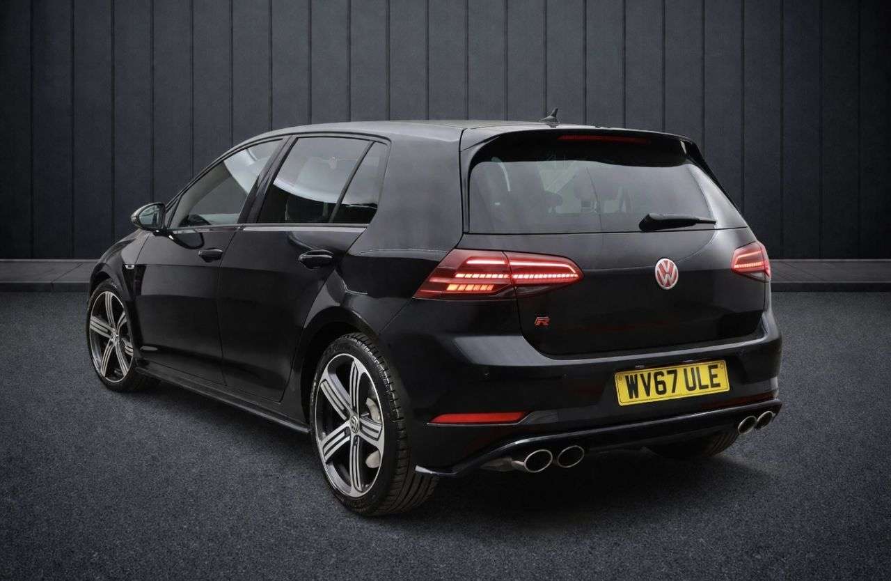 A 2017 VOLKSWAGEN GOLF 2.0 TSI BlueMotion Tech R Hatchback 5dr Petrol DSG 4Motion Euro 6 (s/s) (31 A 2017 VOLKSWAGEN GOLF 2.0 TSI BlueMotion Tech R Hatchback 5dr Petrol DSG 4Motion Euro 6 (s/s) (31