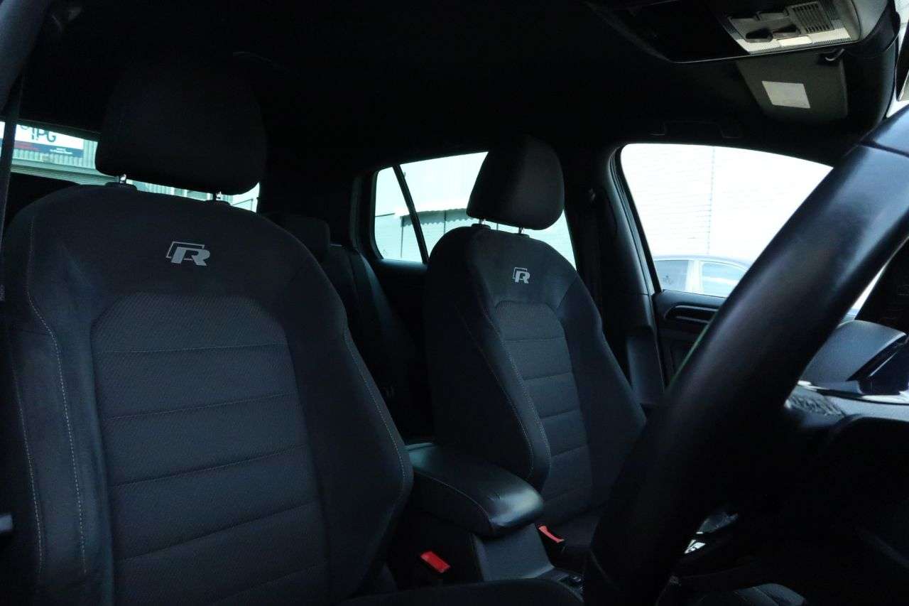 A 2017 VOLKSWAGEN GOLF 2.0 TSI BlueMotion Tech R Hatchback 5dr Petrol DSG 4Motion Euro 6 (s/s) (31 A 2017 VOLKSWAGEN GOLF 2.0 TSI BlueMotion Tech R Hatchback 5dr Petrol DSG 4Motion Euro 6 (s/s) (31