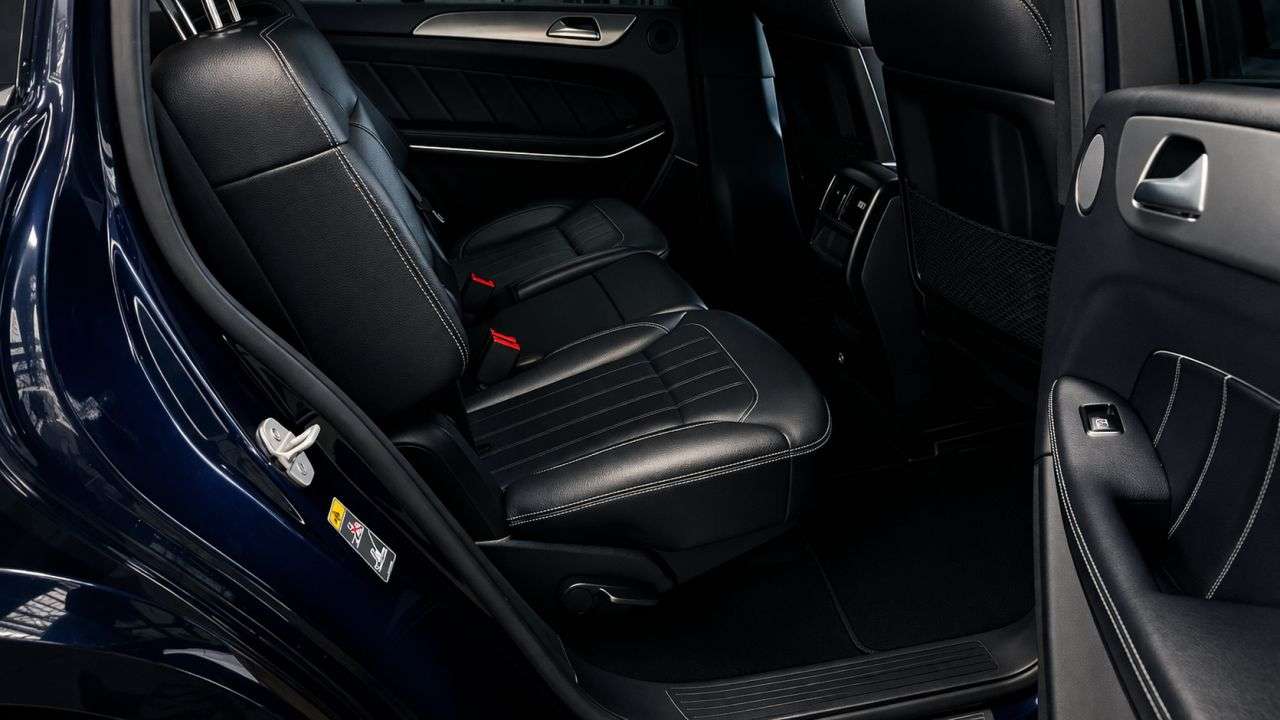 A 2014 MERCEDES-BENZ GL CLASS 3.0 GL350 V6 BlueTEC AMG Sport SUV 5dr Diesel G-Tronic+ 4WD Euro 6 (s/s) (2 A 2014 MERCEDES-BENZ GL CLASS 3.0 GL350 V6 BlueTEC AMG Sport SUV 5dr Diesel G-Tronic+ 4WD Euro 6 (s/s) (2