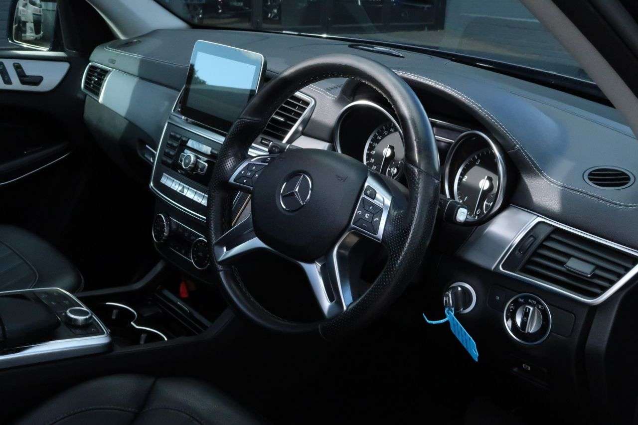 A 2014 MERCEDES-BENZ GL CLASS 3.0 GL350 V6 BlueTEC AMG Sport SUV 5dr Diesel G-Tronic+ 4WD Euro 6 (s/s) (2 A 2014 MERCEDES-BENZ GL CLASS 3.0 GL350 V6 BlueTEC AMG Sport SUV 5dr Diesel G-Tronic+ 4WD Euro 6 (s/s) (2